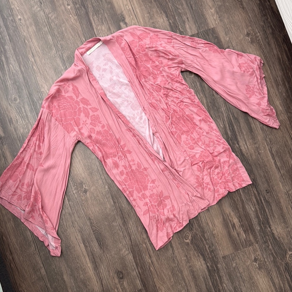 Novella Royale Elegant Pink Floral Kimono Robe